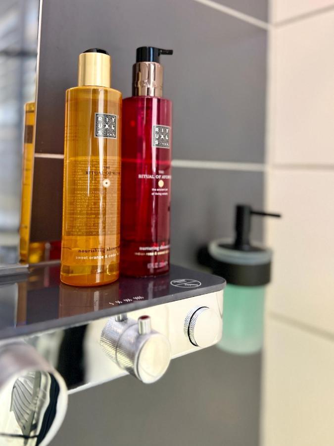 Suiteangel - Luxury Design Condo With Free Garage ブダペスト エクステリア 写真